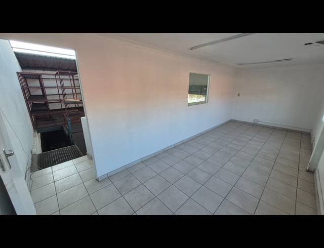200M² FACTORY FOR SALE IN MOREHILL